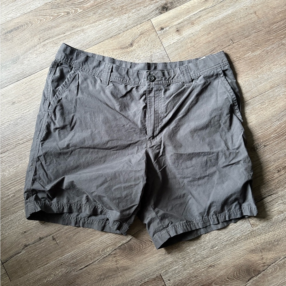 Columbia Gray Cargo Shorts Lightweight Versatile